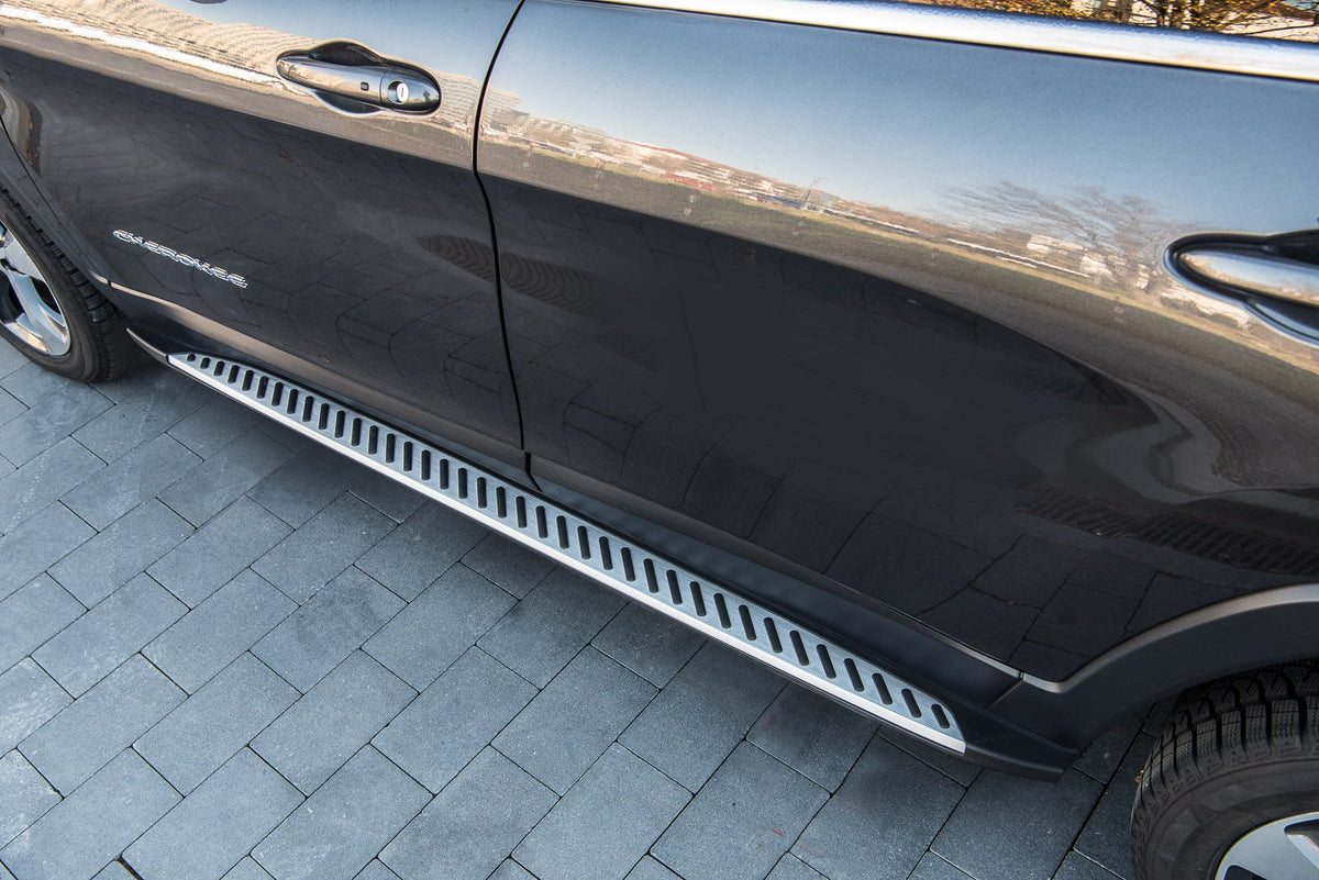 Stigtrinn fra Ventshield til Jeep Cherokee 2013-2023 i aluminium og ABS for enkel montering