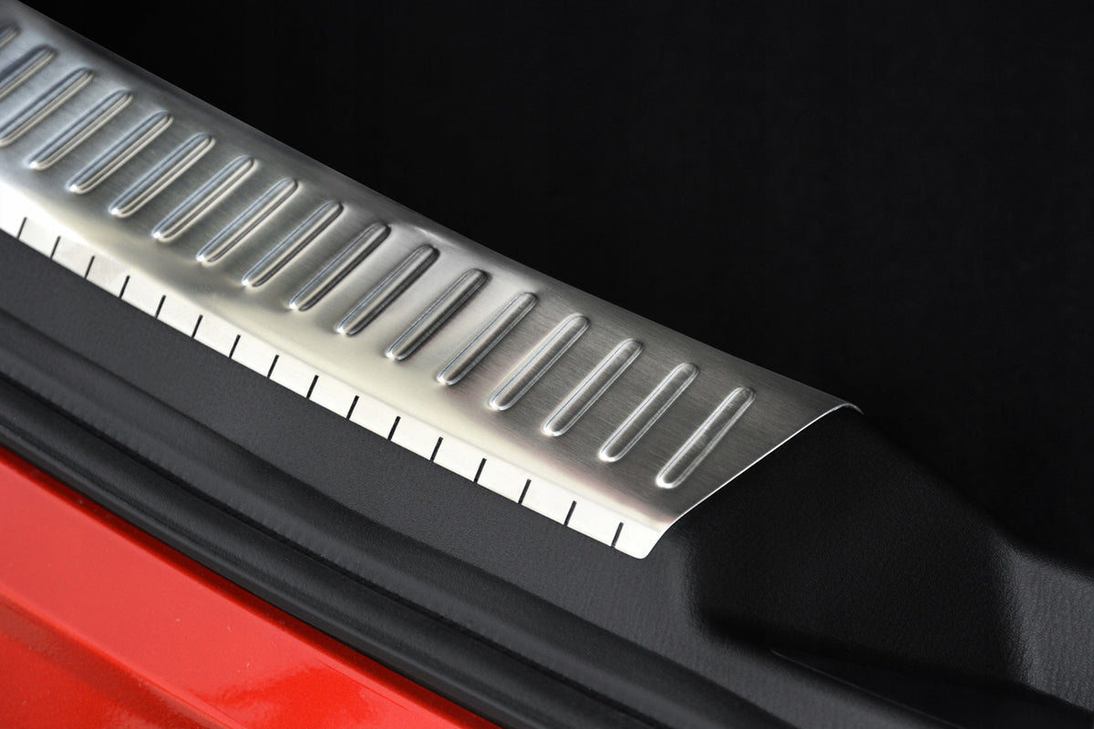 Avisa bakfangerbeskytter til Mazda 3 hatchback – enkel 3M-montering