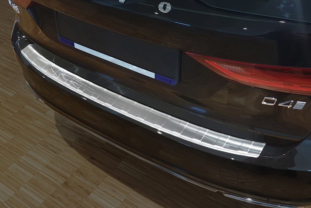 Avisa bakfangerbeskytter til Volvo V90 II – rustfritt stål børstet krom