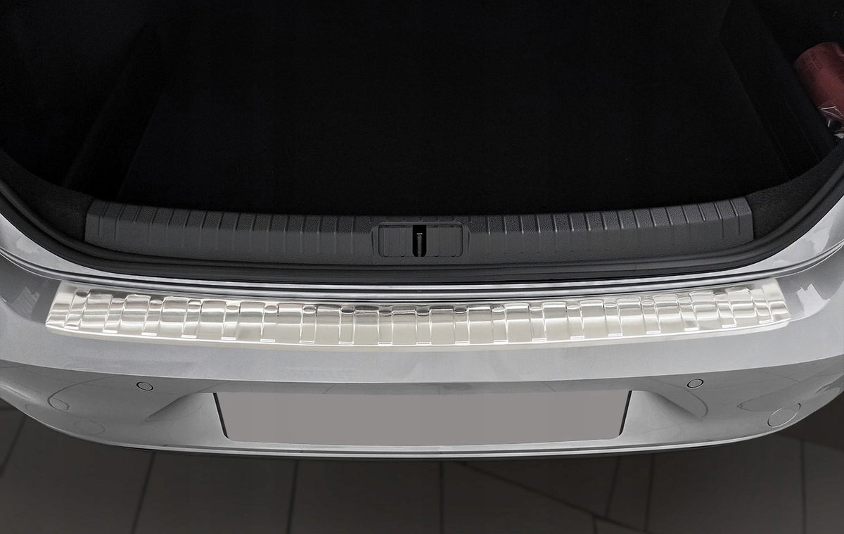 Avisa bakfangerbeskytter til Vw Passat B8 Sedan / Silver Edition – børstet sølv