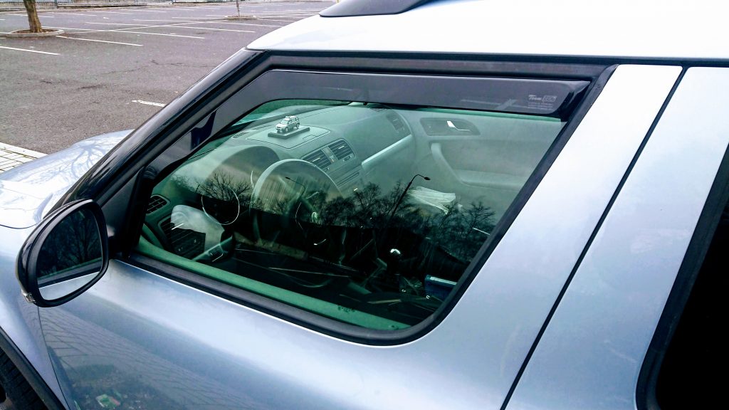 Heko vindavviser til Skoda YETI – sort og transparent