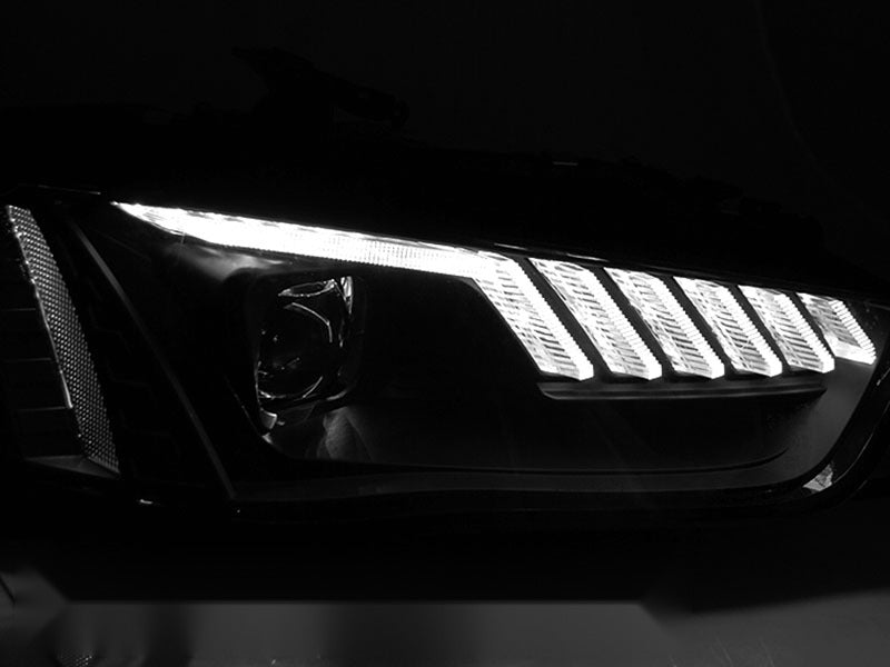 Frontlykter Audi A4 B8 12-15 sett fra siden — profil synlig.