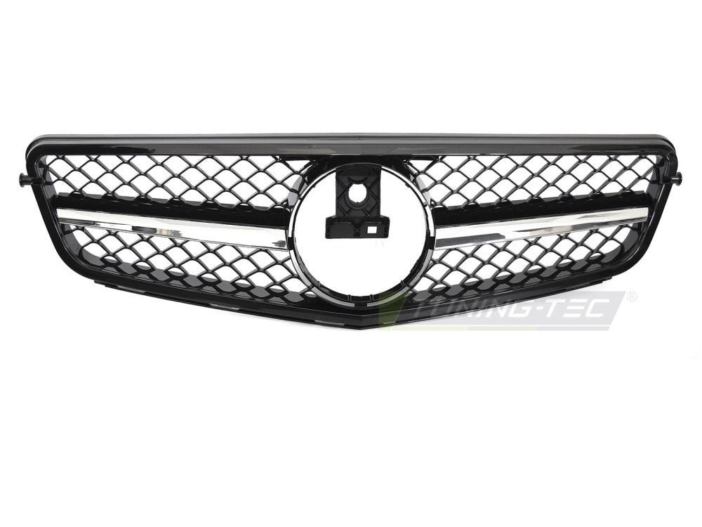 Detaljbilde av Grill C-Klasse W204 07-14 sort/krom med lamellstruktur og emblemfeste.