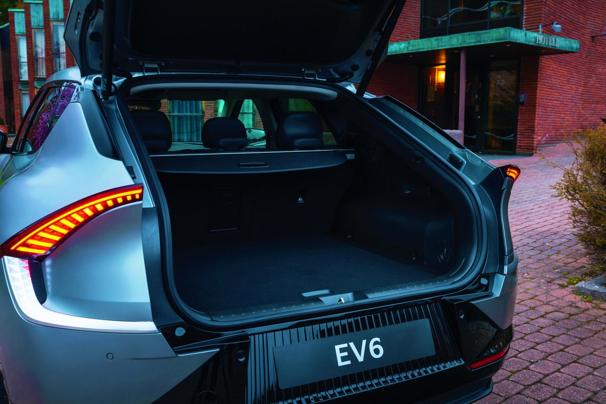 Kia OEM bagasjeromsmatte til Kia EV6 – hevet sidekant 30 mm