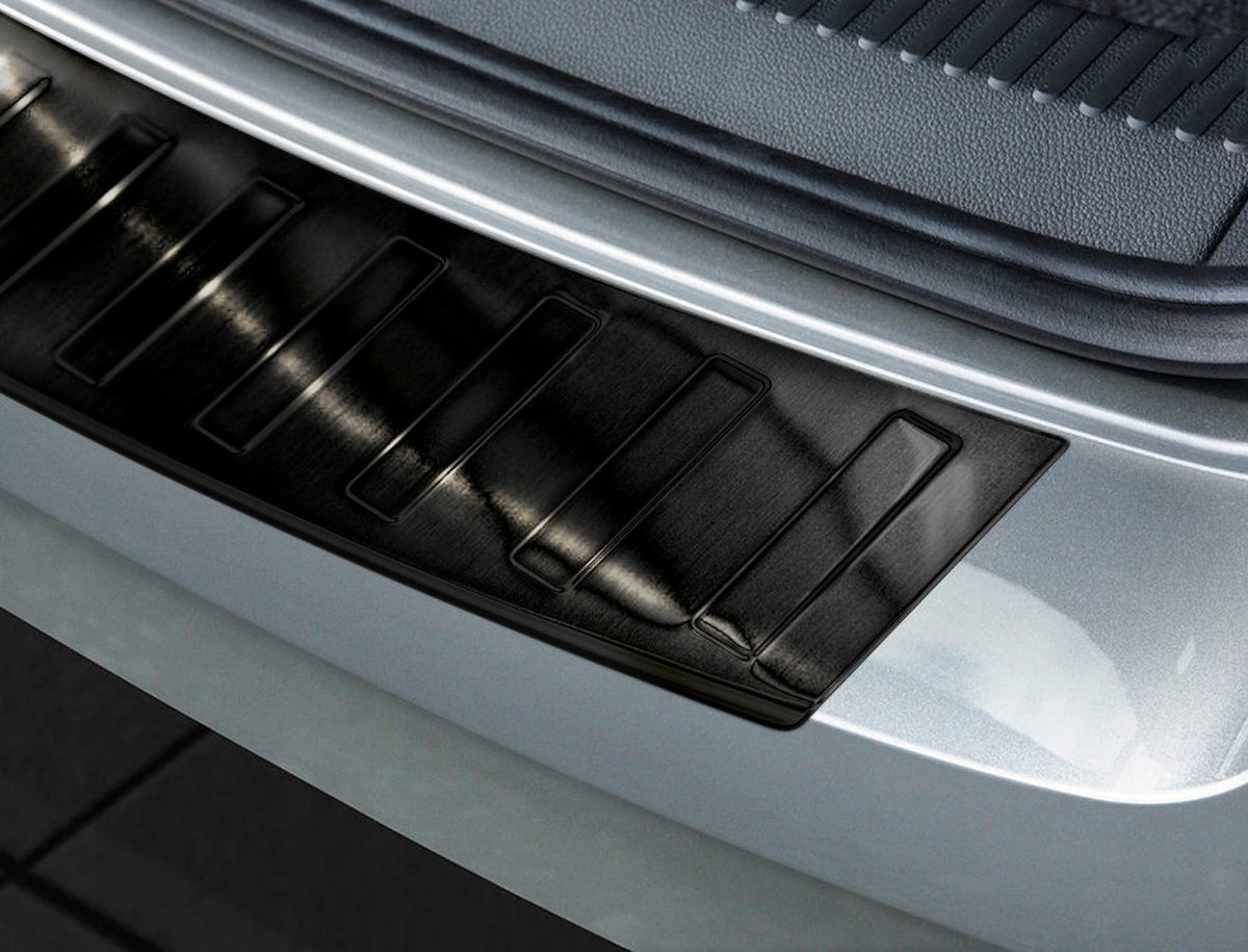 Avisa bakfangerbeskytter til Skoda Fabia III Stasjonsvogn pre-facelift – svart børstet overflate