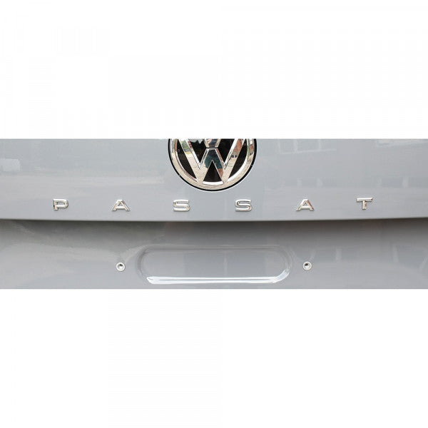 Emblem/logo til Vw Passat B8 (Facelift) Chrome i krom laget av ABS-materiale, original Volkswagen emblem