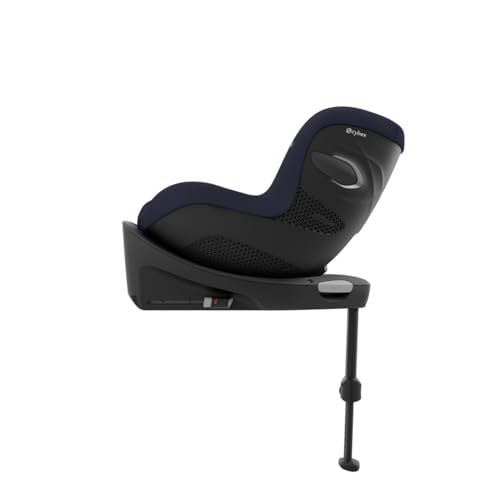 Bilstol Barn i sort og mørkeblått med robust base, støtteben og ventilasjonshull, sett fra siden.