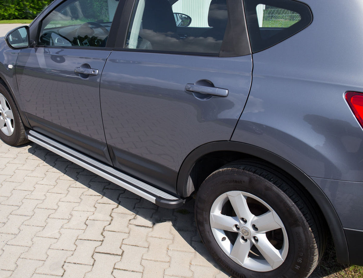 Stigtrinn fra Ventshield til Nissan Qashqai (J10) i aluminium og svart design for enkel montering