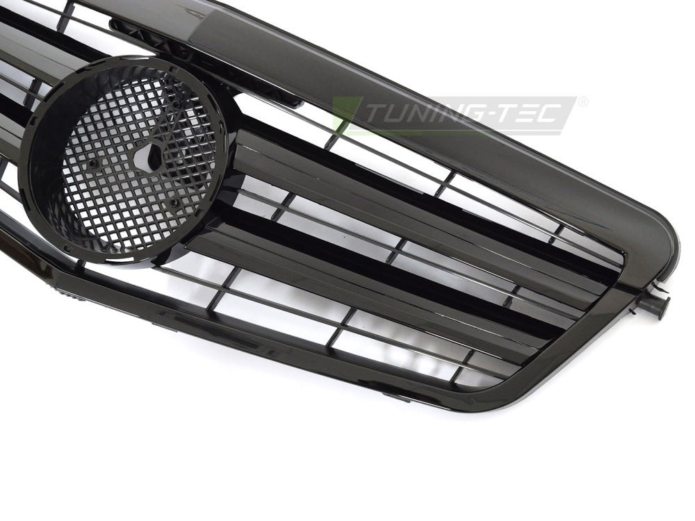 Grill Mercedes E-Klasse W212/S212 09-13 sett fra siden, struktur synlig.