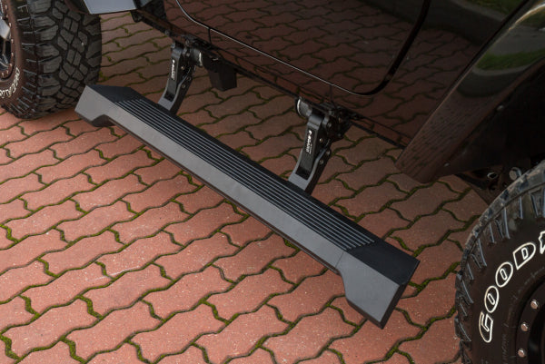Stigtrinn fra Ventshield til Jeep Wrangler JK 2006-2018 i aluminium og svart/sølv design