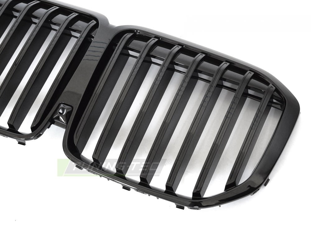 Grill X7 G07 LCI 22- sett fra siden, struktur synlig.