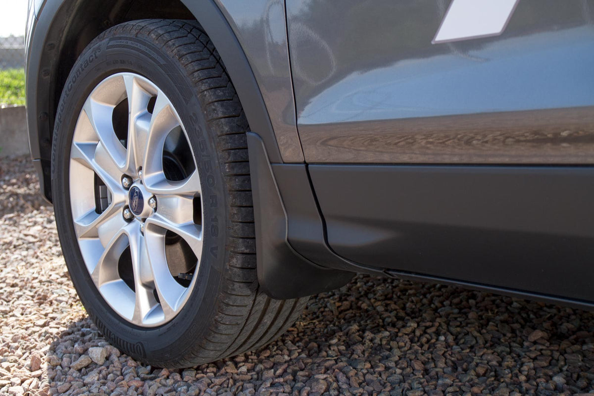 Ven-Tuning skvettlapp til Ford Kuga II – svart ABS-materiale