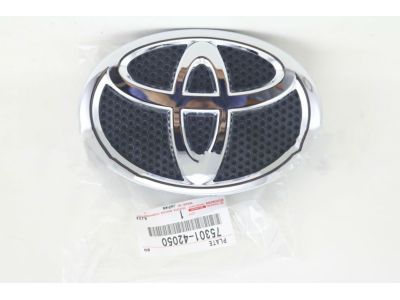 Emblem/logo til Toyota RAV4 IV Facelift i svart og krom for front grill, passform 2015-2018 modeller