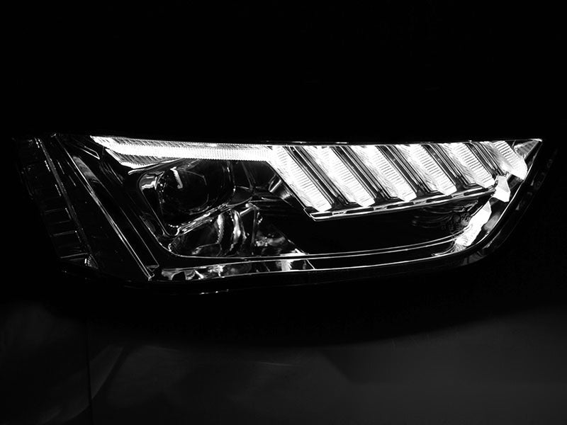 Frontlykter Audi A4 B8 12-15 sett fra siden — profil synlig.