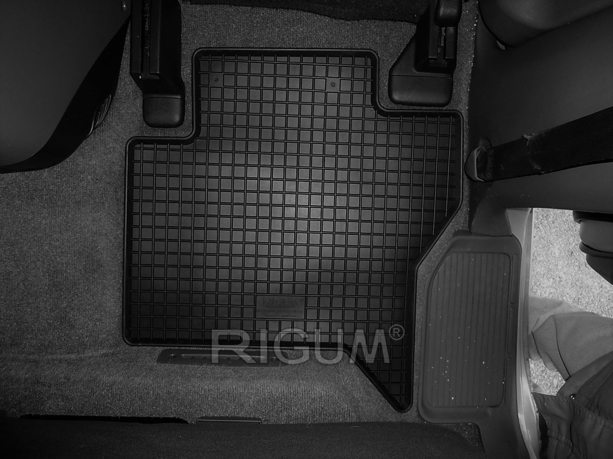 Rigum gulvmatter til Mitsubishi Pajero IV – med høy kant