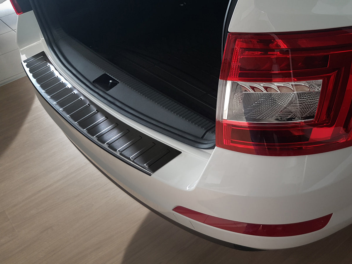 Avisa bakfangerbeskytter til Skoda Octavia III Stasjonsvogn – 3M montering