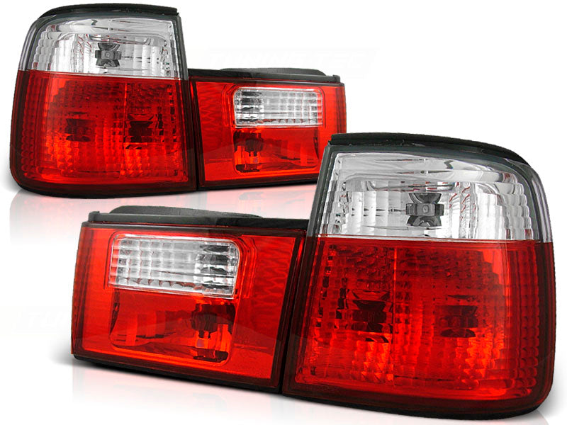 Baklykter Red White til BMW E34 88-95 sett rett forfra på hvit bakgrunn.