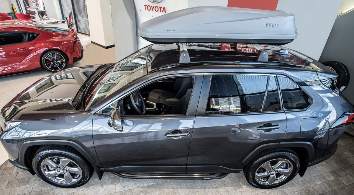 Stigtrinn Toyota RAV4 V XA50 2019-2025 komplett sett for begge sider i OEM-stil