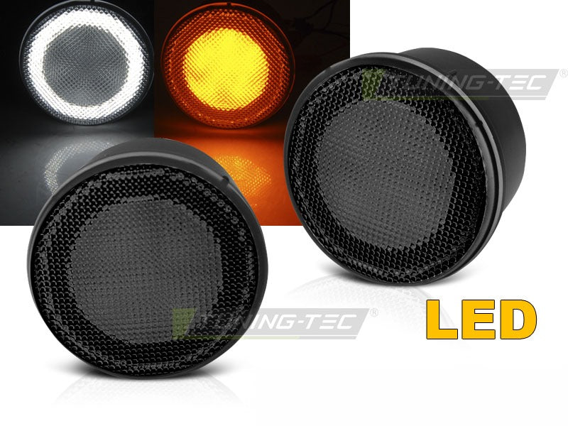 Frontblinklys LED Smoke til Jeep Wrangler JK 07-18 sett rett bakfra på hvit bakgrunn.