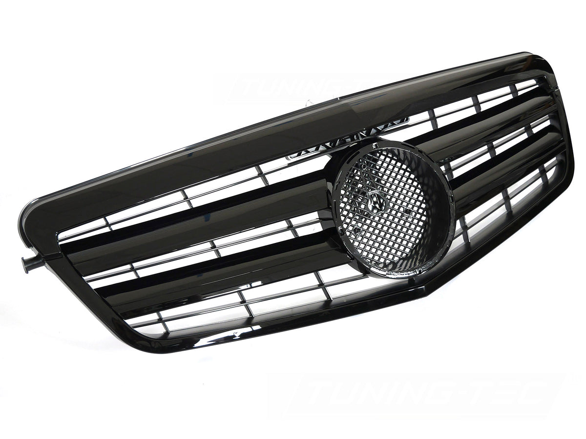 Grill til Mercedes E-Klasse W212/S212 09-13 i sort sett rett forfra på hvit bakgrunn.