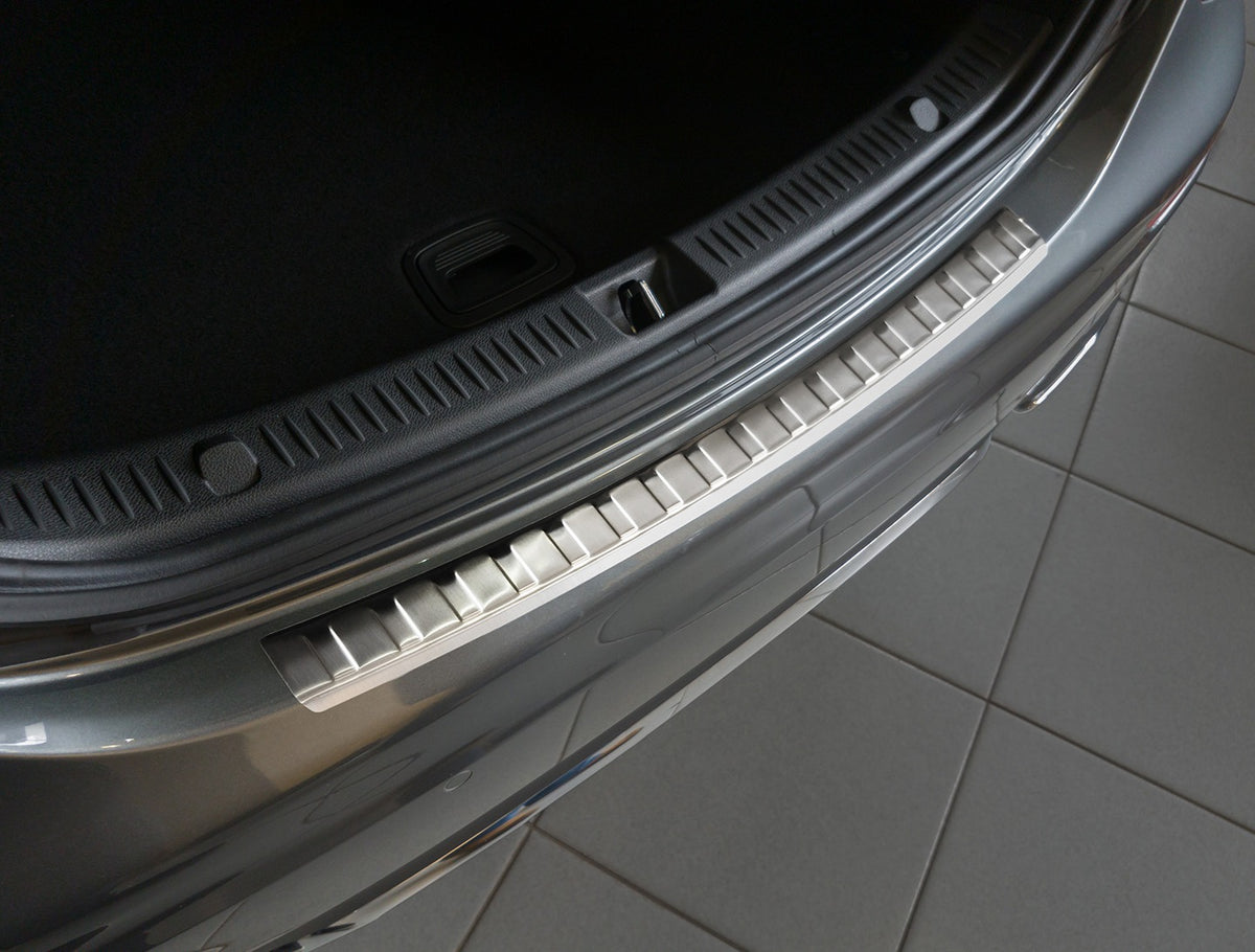 Avisa bakfangerbeskytter til Mercedes E (W213) Sedan / Silver Edition – børstet sølv