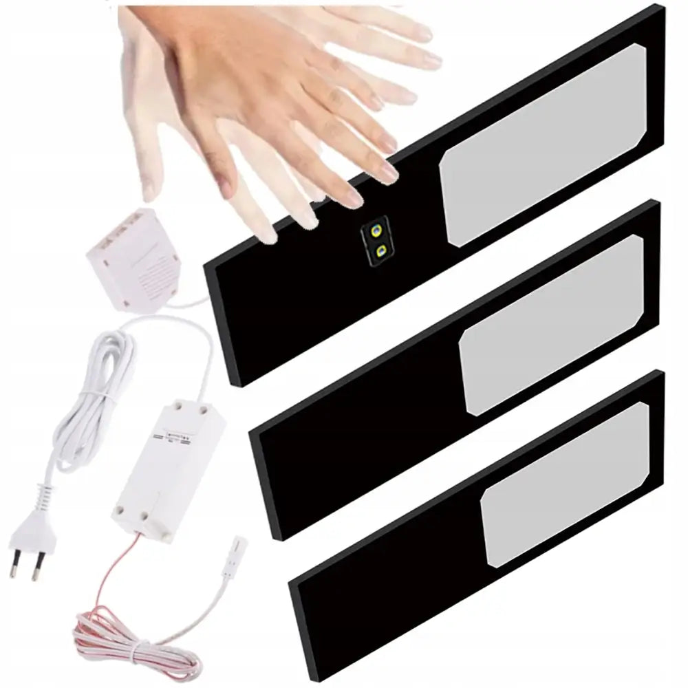 3X LED skaplys med håndbevegelsesbryter, sett forfra med synlig aktivering og tilkoblet strømledning.