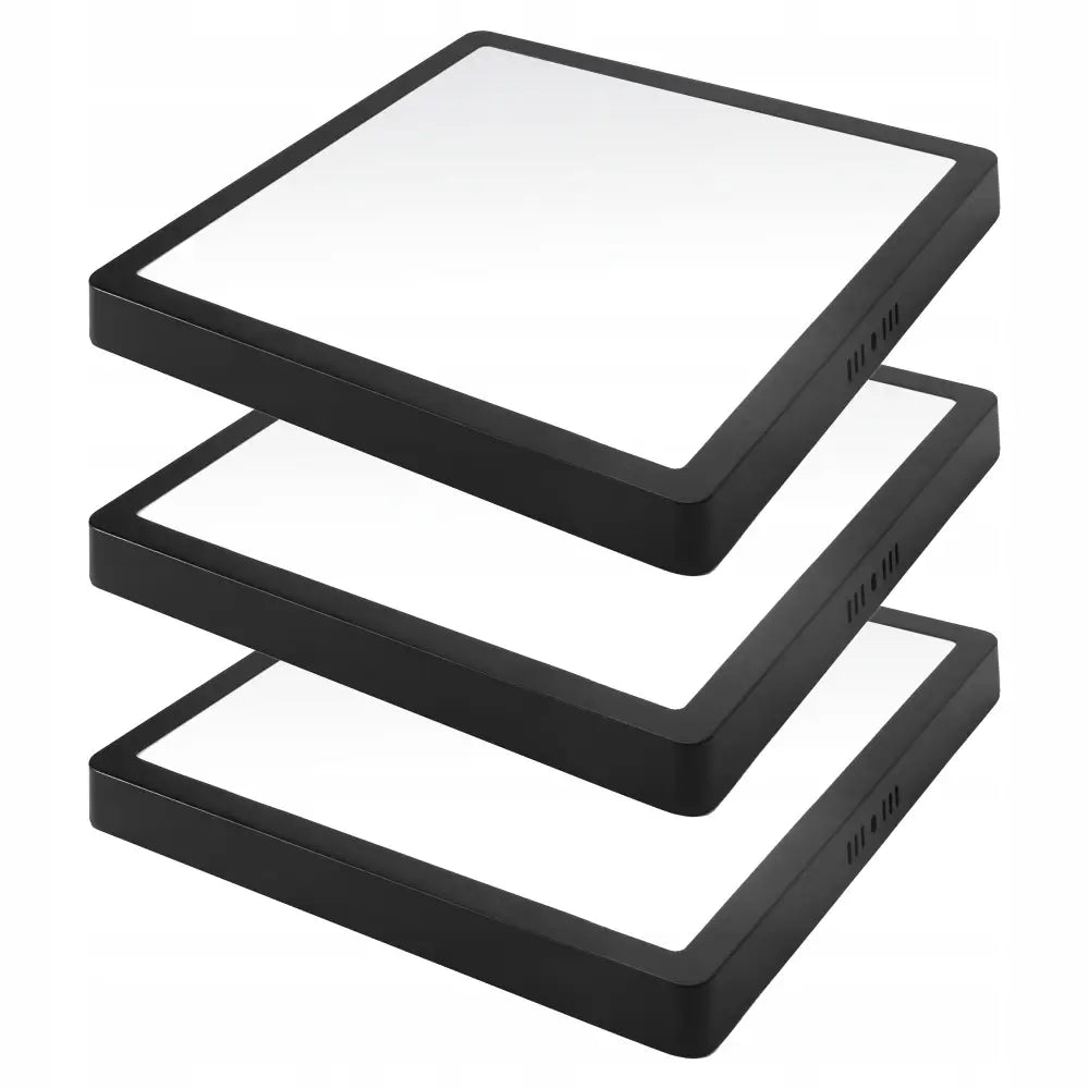 3X Panel LED-taklampe, tre kvadratiske sorte paneler med hvit flate, vist lagvis fra siden.