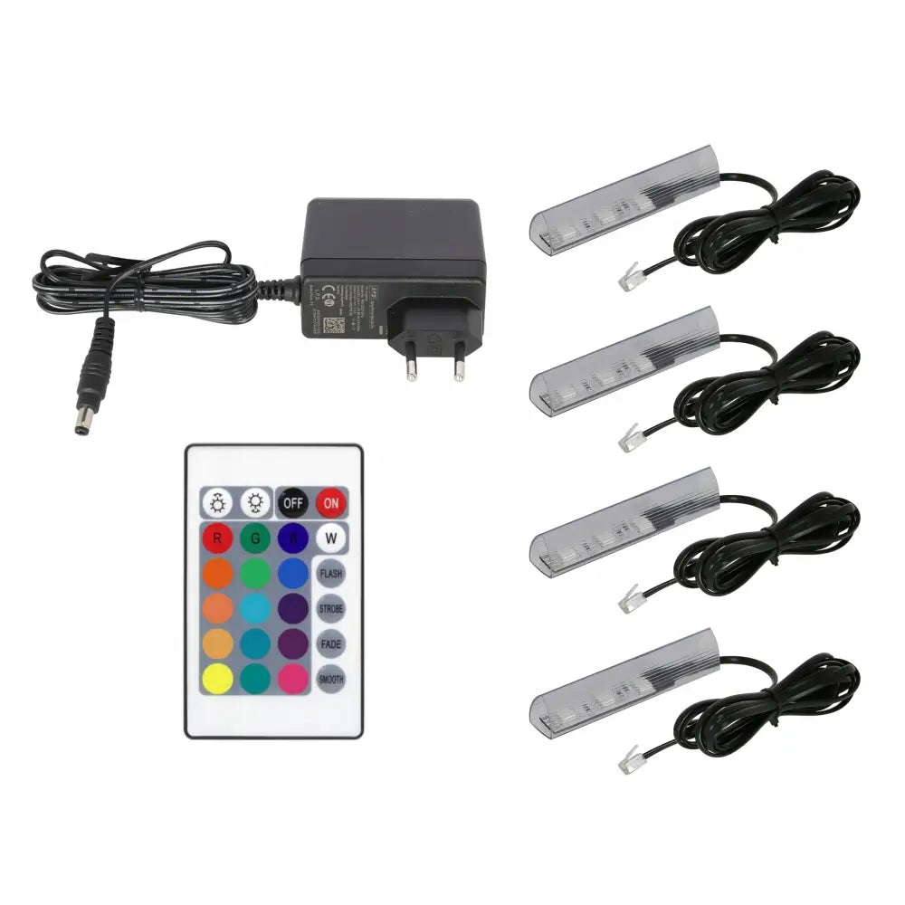 4-pakning LED-klips i RGB for glasshylle, sett ovenfra med strømadapter, fjernkontroll og fire klare lys.
