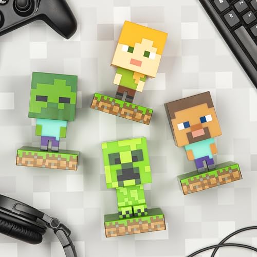Bordlampe formet som Minecraft Creeper sammen med tre andre firkantede figurer i ulike farger, sett ovenfra.