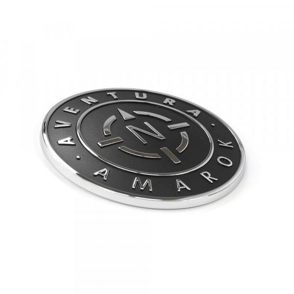 Emblem Vw Amarok > / Glossy Chrome Satin Black - sett forfra