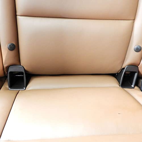 Bilstol Isofix adaptere i svart plast festet på isofix-punkter i lys brun bilstol, sett forfra.