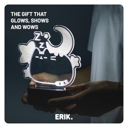 Lampe Barnerom dekorativ LED-lampe med Pusheen-katt, hvitt lys, måne og Zzz-symboler, holdes i hender.