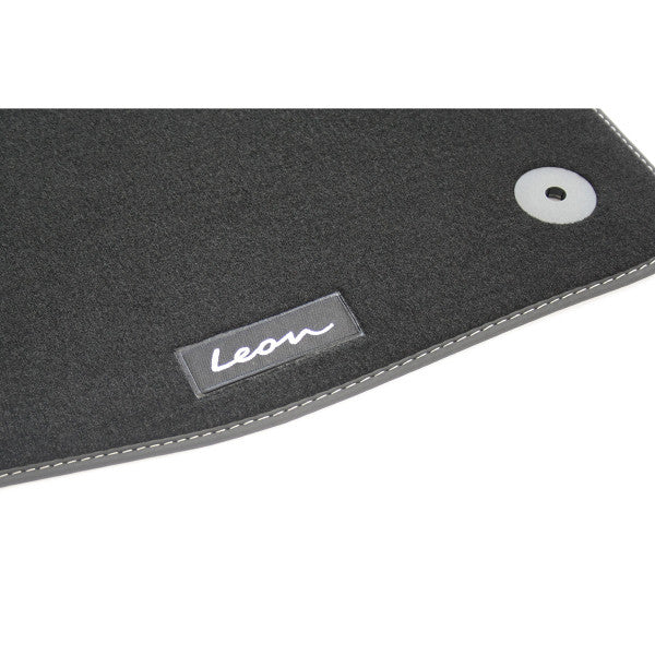 VAG OEM stoffmatter til Seat Leon IV (KL) – antiskli underside