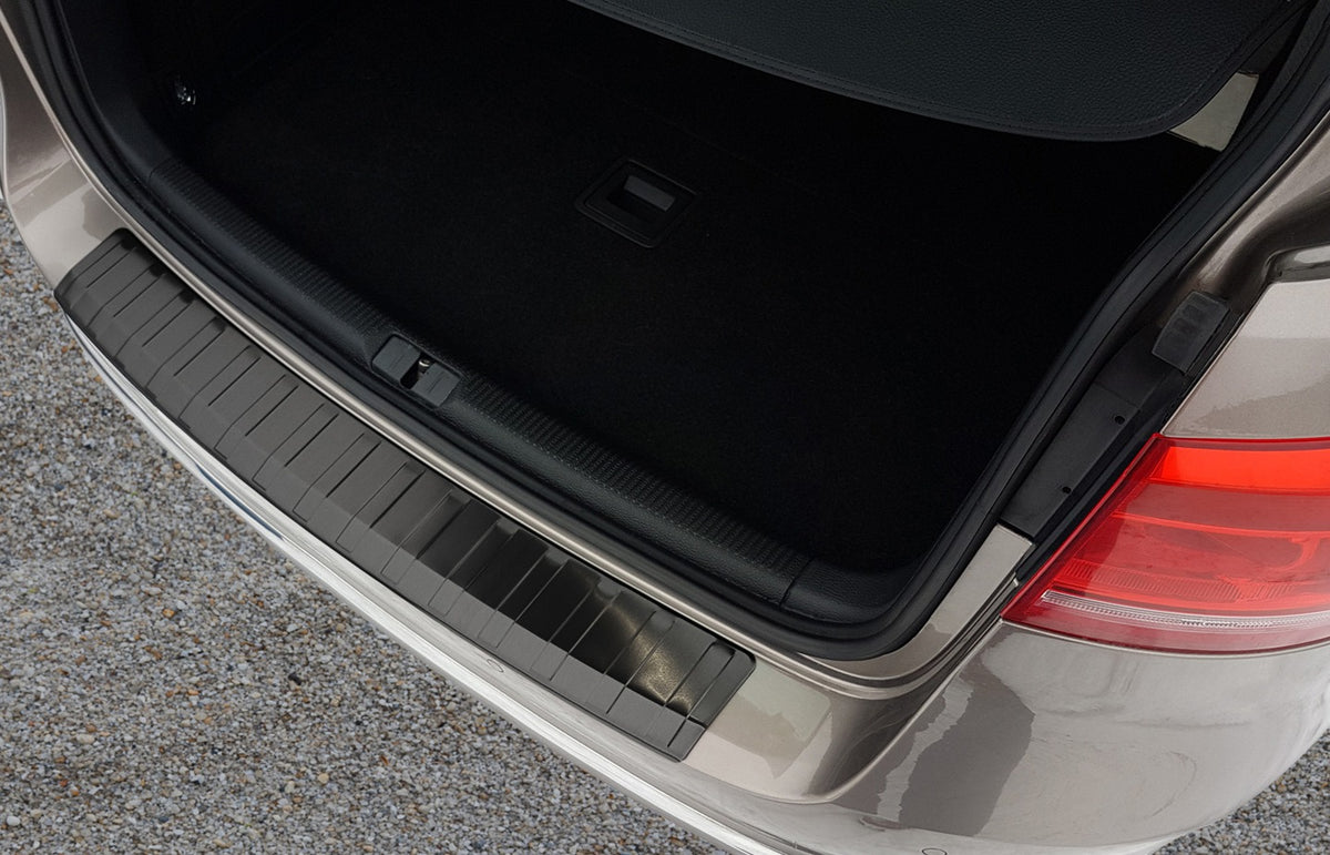 Avisa bakfangerbeskytter til Vw Passat B7 Variant – rustfritt stål svart børstet