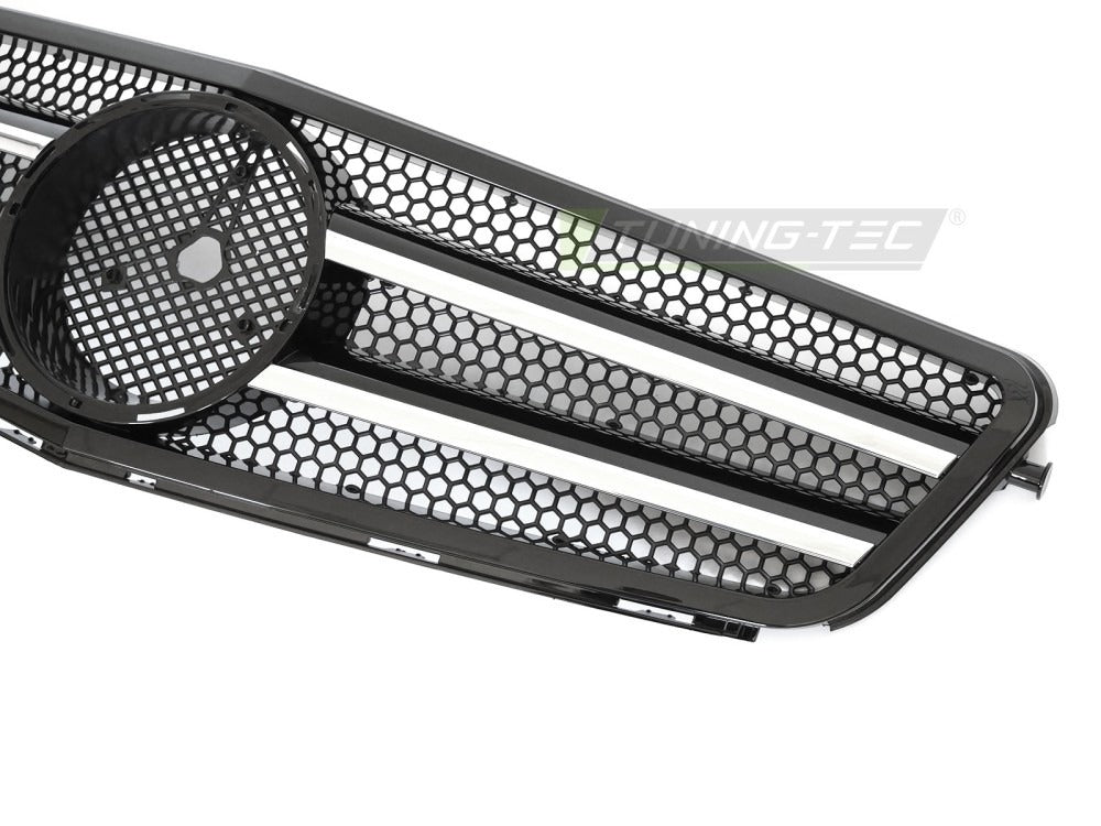 Grill Mercedes C-Klasse W204 07-14 sett fra siden, struktur synlig.