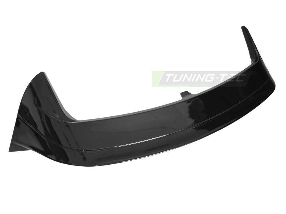 Takspoiler VW Golf 8 19-24 – helhetsbilde fra annen vinkel