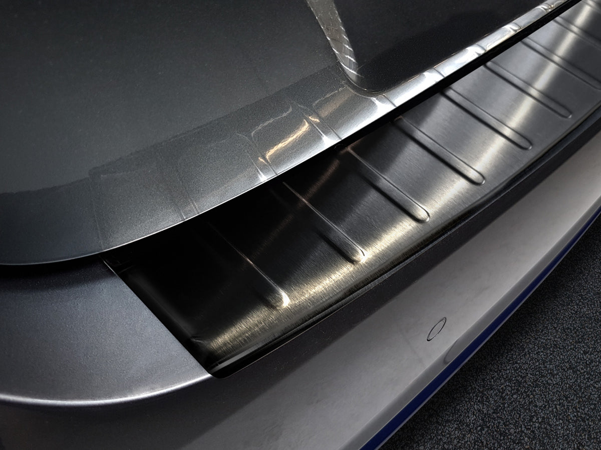 Avisa bakfangerbeskytter til Nissan Leaf II / Black Edition – børstet stål