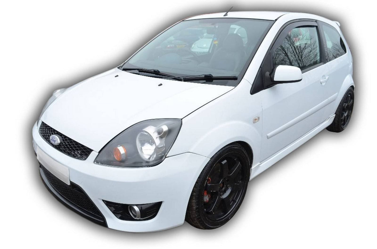 Heko vindavviser til Ford Fiesta Mk5 Coupe – røykfarget