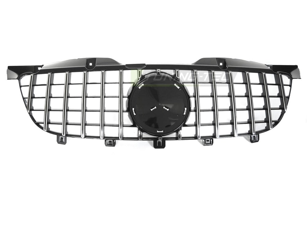 Detaljbilde av Grill Mercedes Sprinter W906 09-13 med blank sort/krom finish.