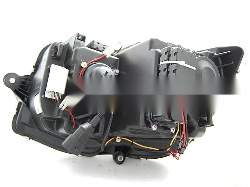 Frontlykter VW T6 15-19 med festedetaljer.