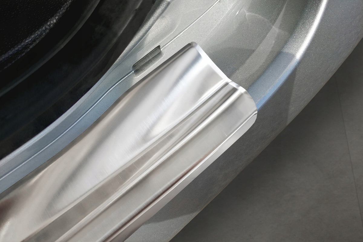 Avisa bakfangerbeskytter til Ford Fiesta Mk6 – enkel 3M-montering