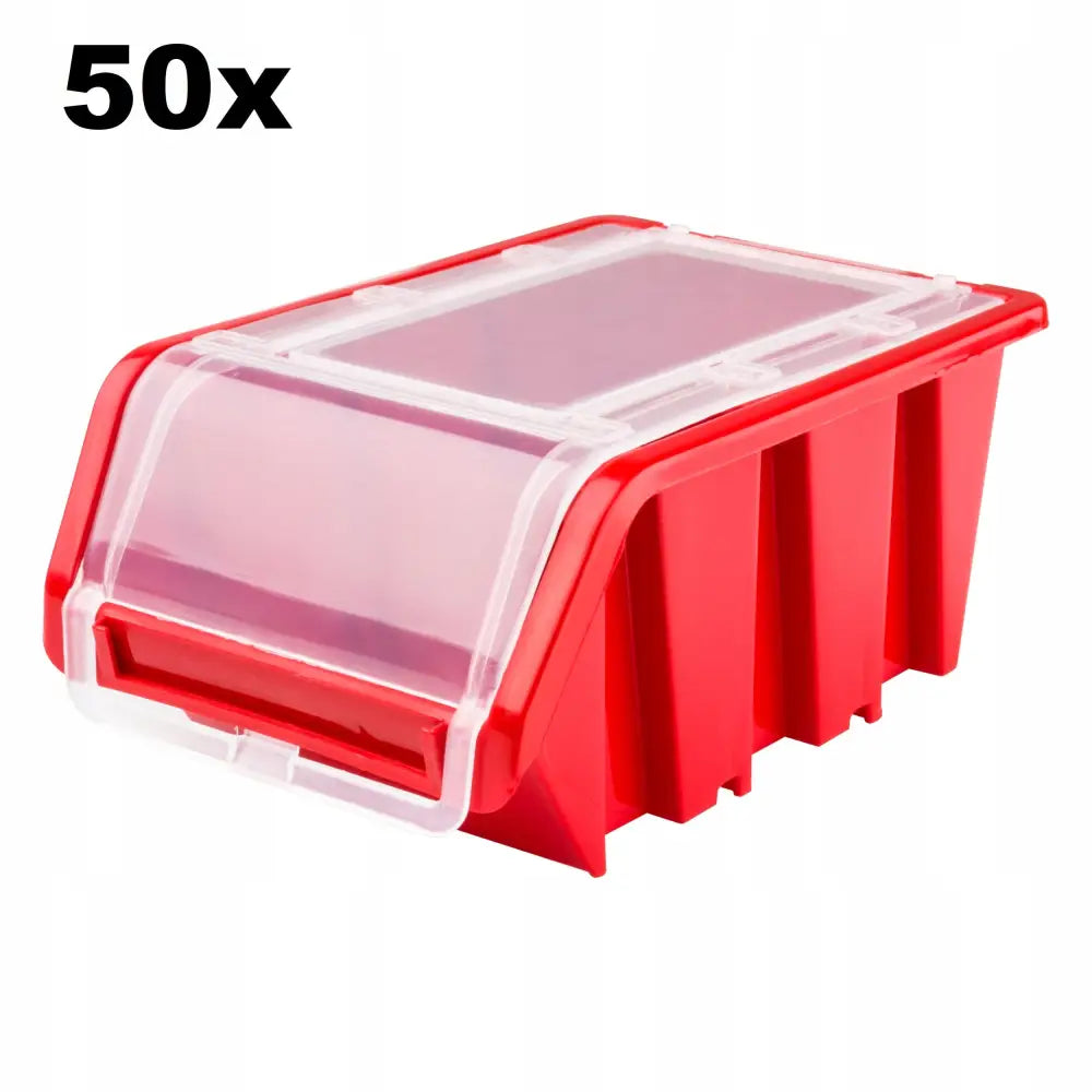 Rød plastbeholder med gjennomsiktig hengslet lokk, stablekanter og "50x" markering, sett forfra i skrå vinkel.