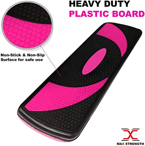 Stepper i svart og rosa plast med bikakemønstret antiskli-overflate, rektangulær form, engelsk tekst og logo.