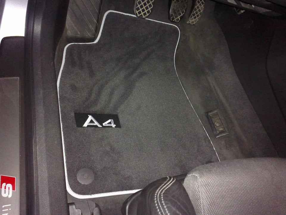 VAG OEM stoffmatter til Audi A4 (B6/B7) – svart stoff