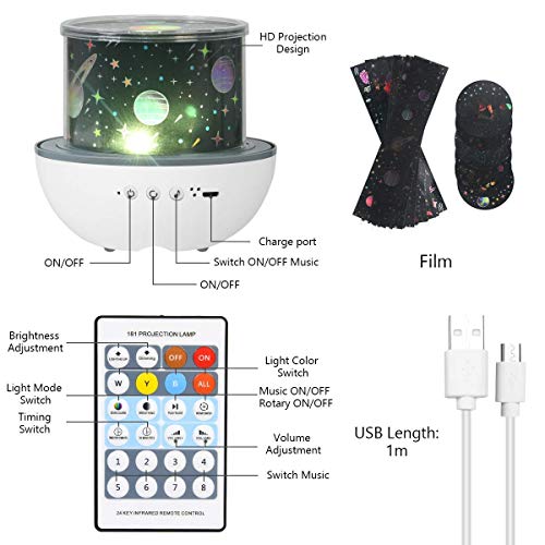 Stjernehimmel Lampe i hvit plast med fjernkontroll, utskiftbare filmruller og USB-ladekabel, sett fra skrå vinkel.