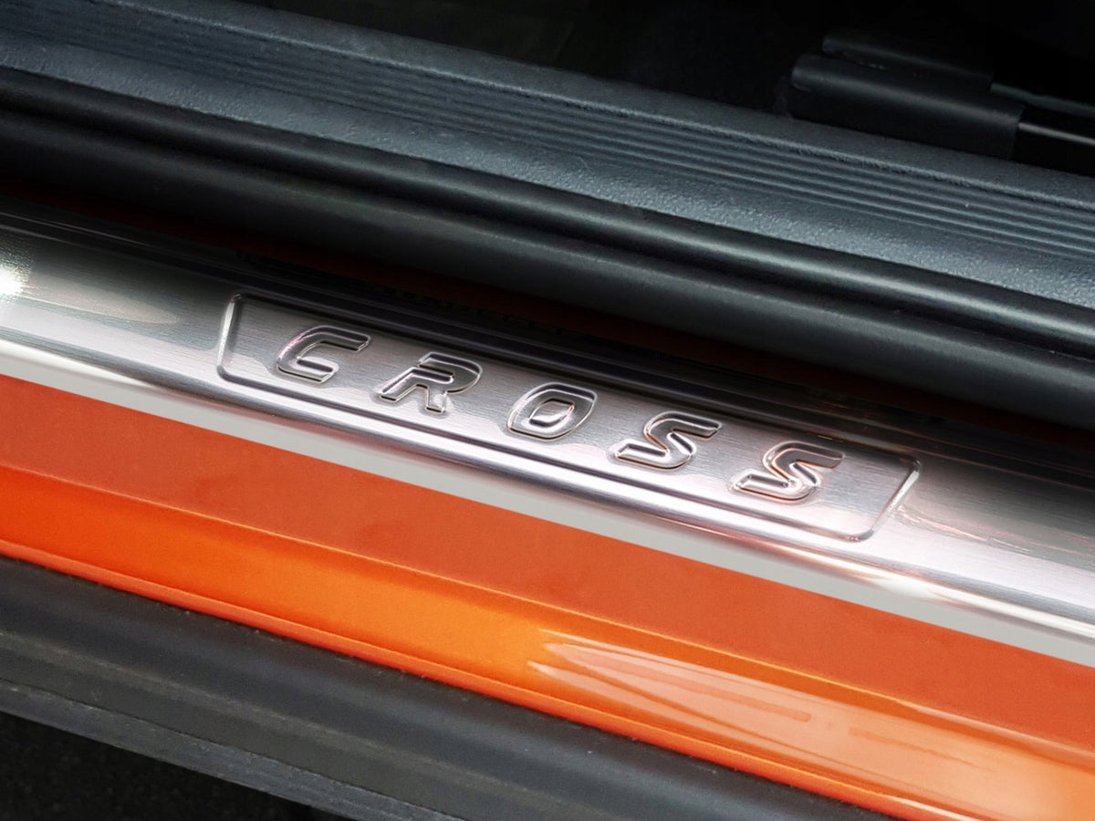 Avisa dørbeskytter til Vw T-Cross – sølv børstet med CROSS-logo