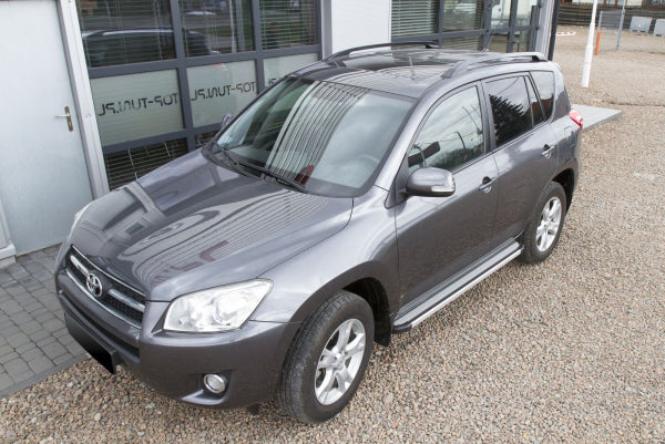 Stigtrinn Ventshield i aluminium og ABS til Toyota RAV4 III 2005-2012 med monteringssett for enkel montering