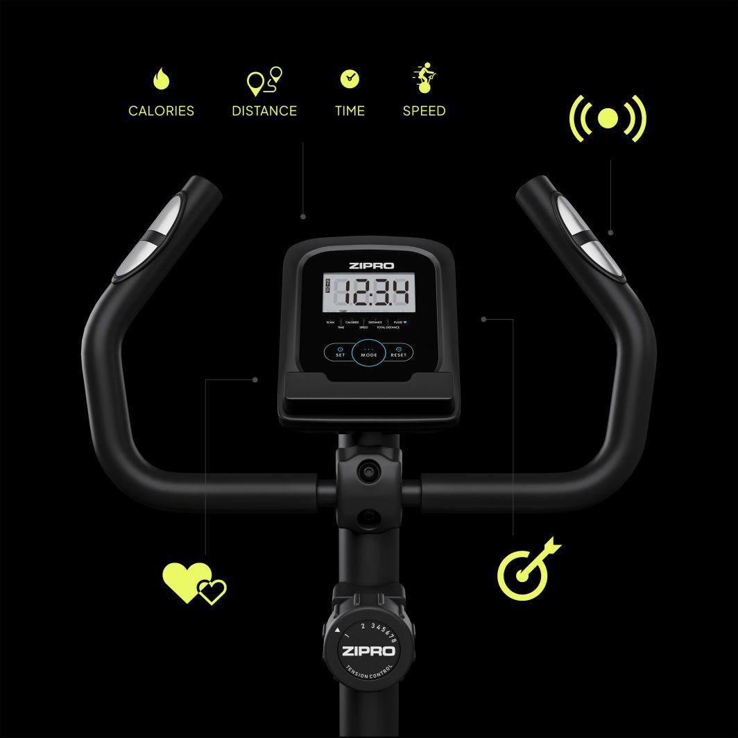 Treningssykkel med svart styre, digital skjerm, sølvfargede håndsensorer og justeringsratt sett forfra.