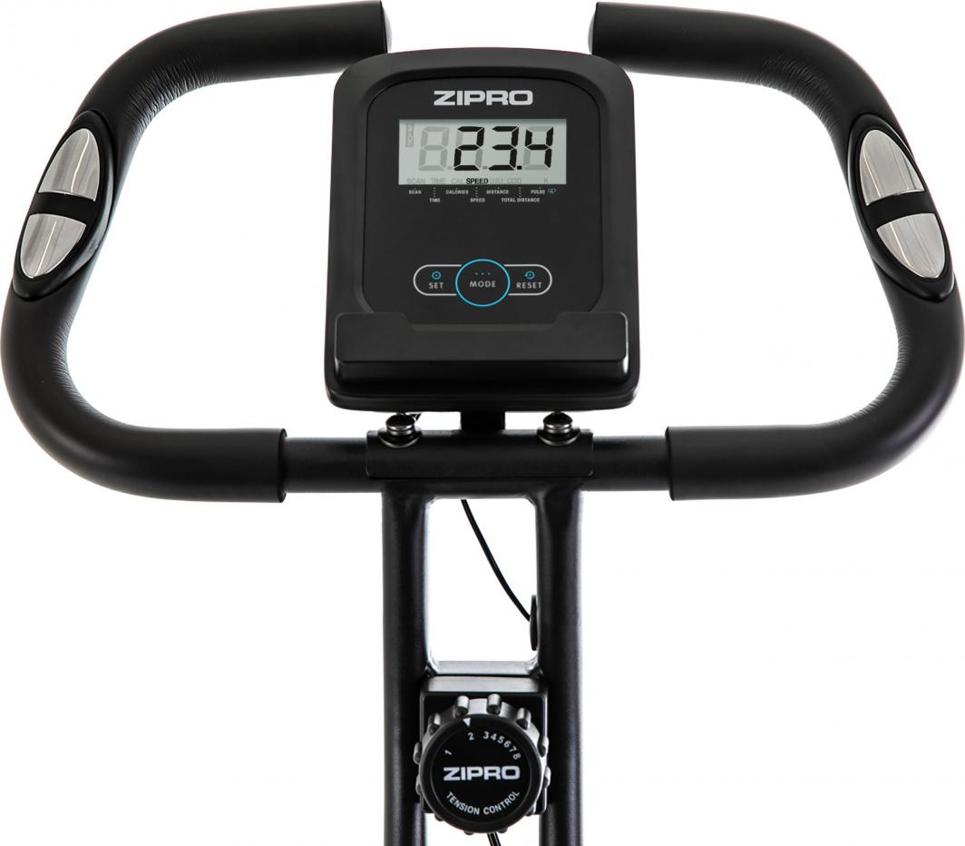 Ergometersykkel med sort styre, sølvdetaljer og digital skjerm, sett forfra med fokus på display og kontroller.