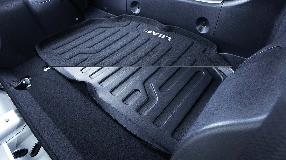 Nissan OEM bagasjeromsmatte til Nissan Leaf II – titanium svart